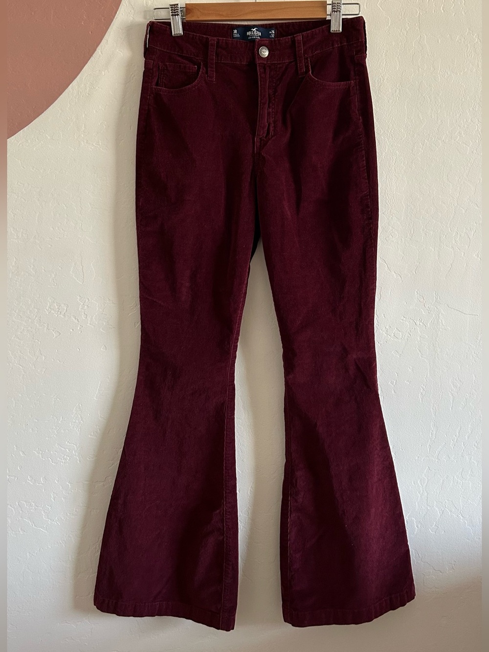 Hollister Corduroy Flare Pants in Burgundy size 26x32